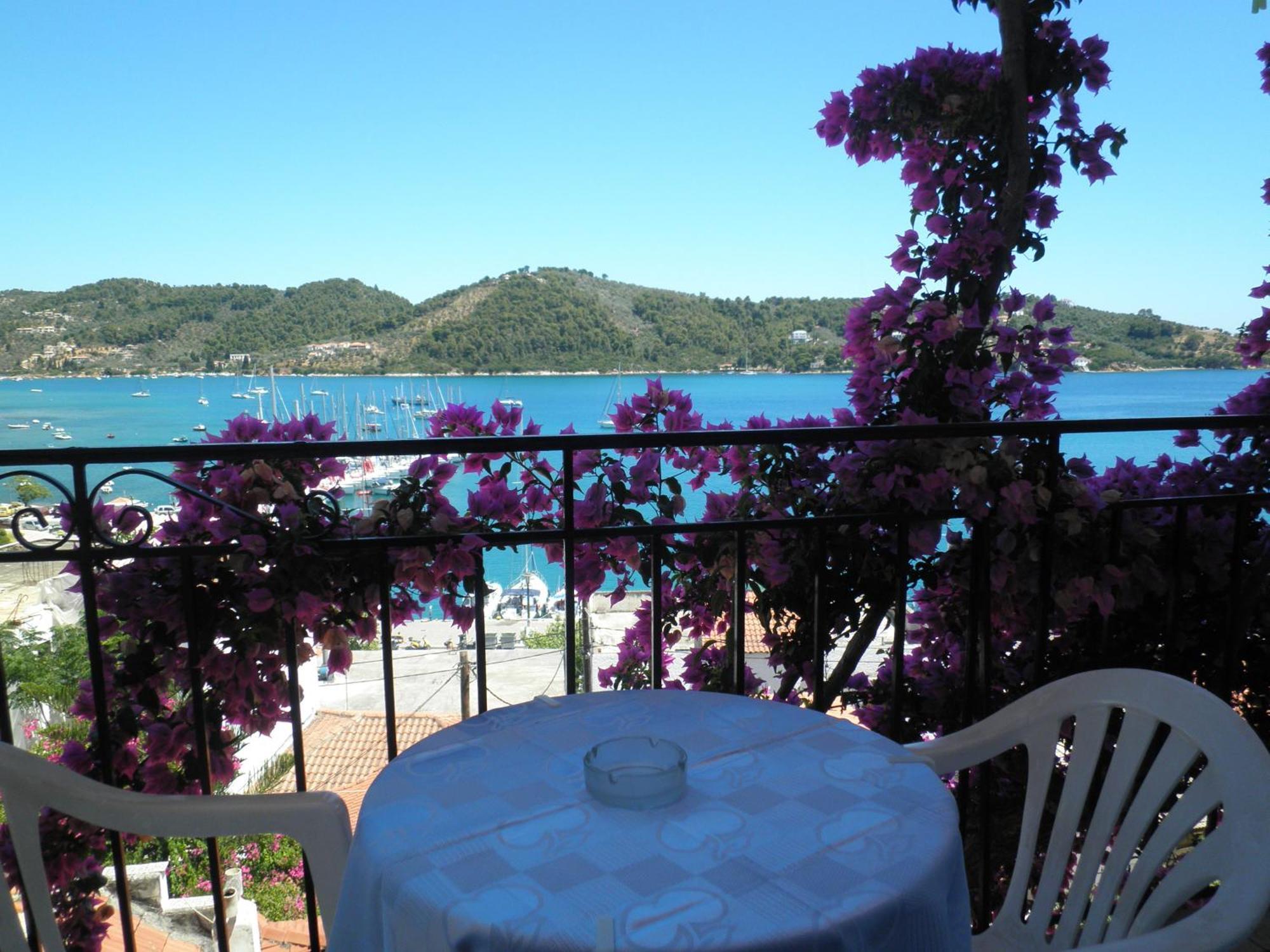 Babis Hotel Skiathos Town Exterior photo